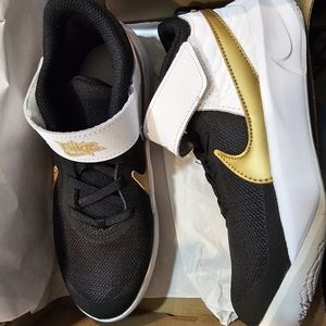 Nike Team Hustle D10